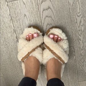 UGG- Tan/Cream House Slippers